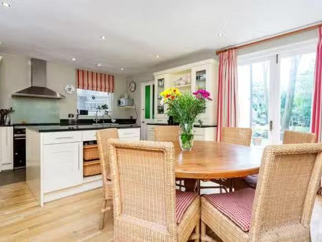 Just in! 4 BR 4 rooms apartment in Dartmouth Park