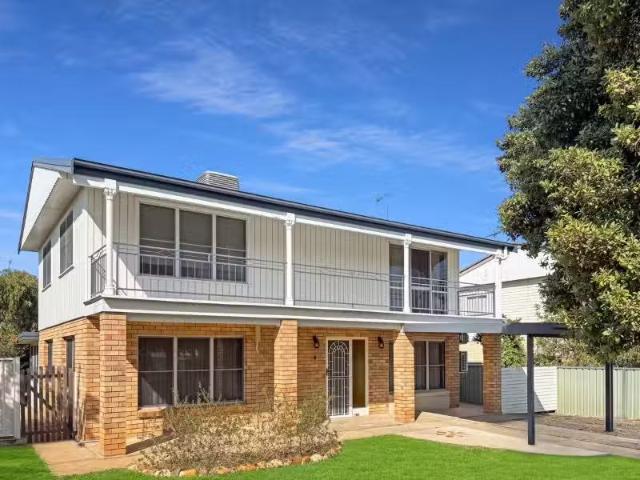 Deal! 4 BR 4 Thurlagoona Avenue, Narrabri House for rent List.