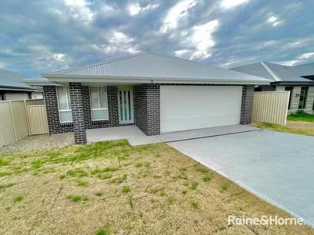 Nice 4 BR 50 Sunbright Road, Kelso, NSW 2795