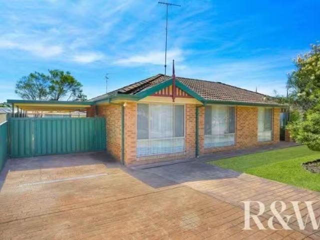 New 4 BR 51 Womra Crescent, Glenmore Park House for rent List.