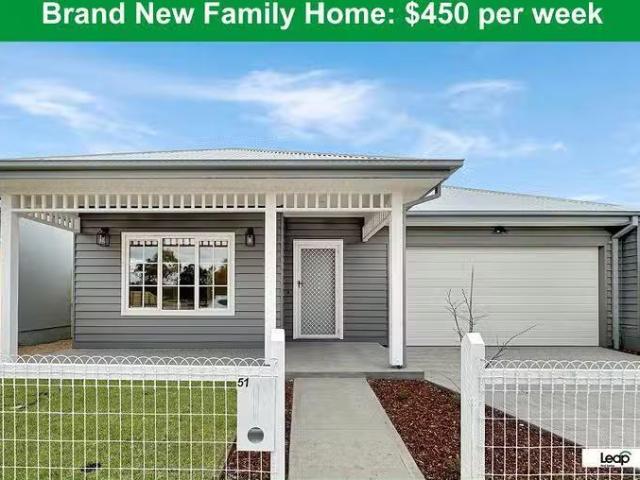 Nice 4 BR 51 Cobram Drive, Eynesbury, VIC 3338