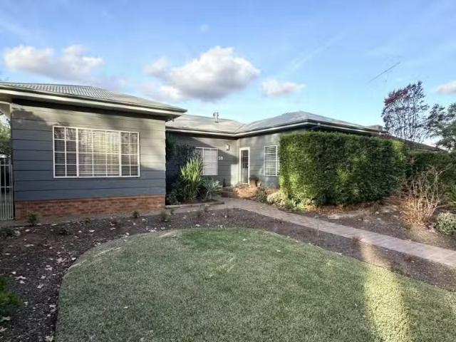 For Rent! 4 BR 59 Kookora Street, GRIFFITH House for rent Lis.