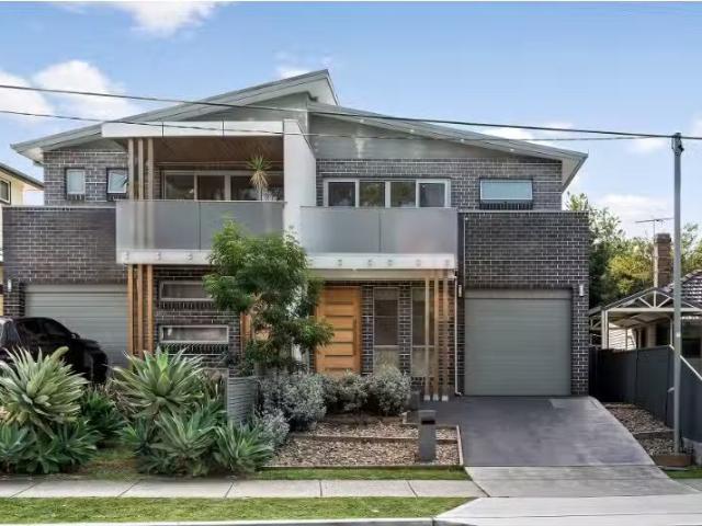 Just in! 4 BR 5 Frances Street, Northmead Townhouse for rent.