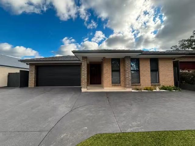 Deal! 4 BR 5 WICKER STREET, SPRING FARM House for rent Listed.