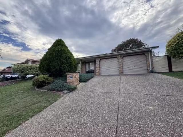 Charming 4 BR 66 Kenyon Circuit, Monash House for rent Listed.