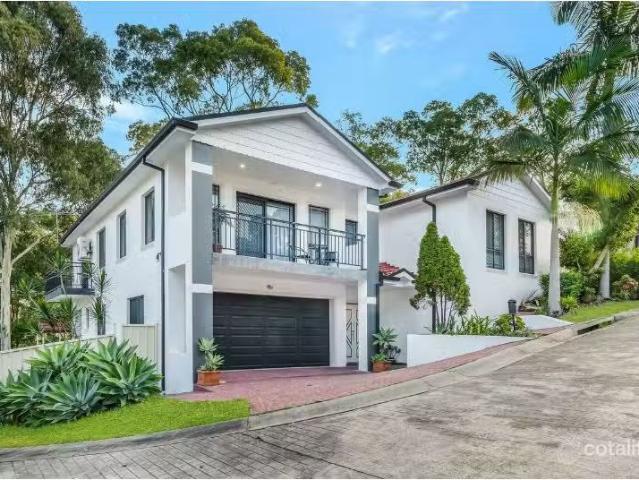 Cozy 4 BR 68b South Liverpool Road, Heckenberg House for rent.