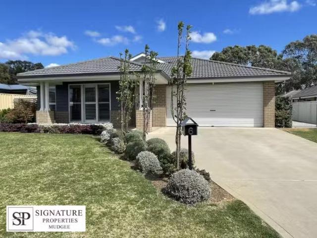 Charming 4 BR 6 Nashs Flat Place, Mudgee House for rent Liste.