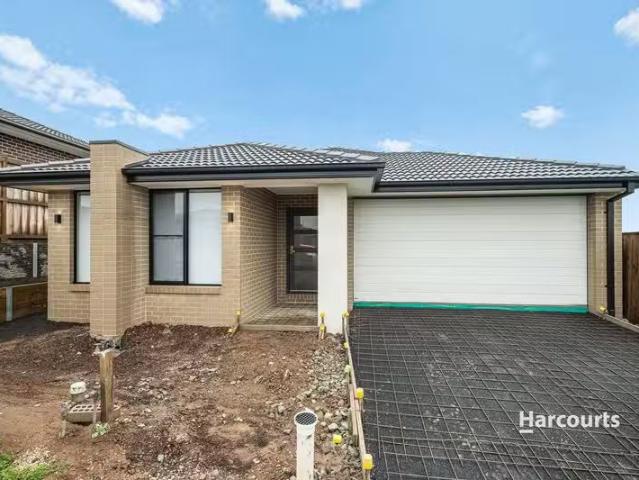 Unique 4 BR 6 Derwent Street, Warragul, VIC 3820 House for R.