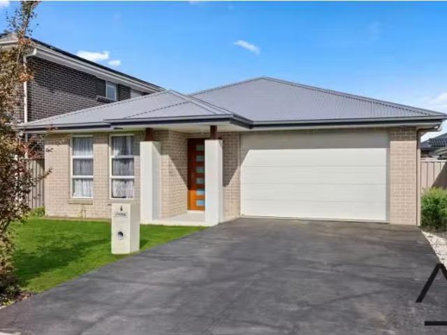 Just in! 4 BR 6 Galah Way, Spring Farm House for rent Listed.