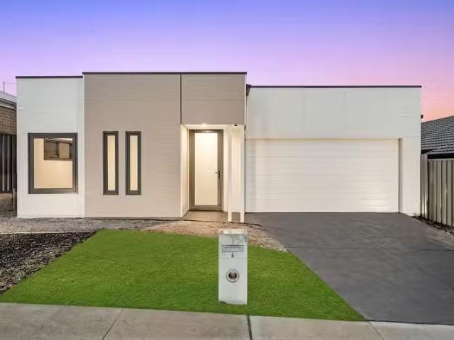 Rental! 4 BR 6 Verbier Road, PAKENHAM, VIC 3810 House for Rent