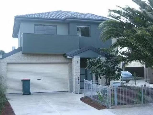 Cozy 4 BR 7 Henrietta Street, Hampton East, VIC 3188