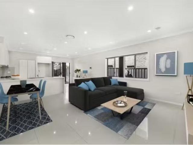 Just in! 4 BR 7 Vincent St, MERRYLANDS Townhouse for rent Lis.