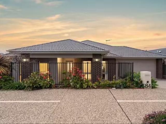 For Rent! 4 BR 84 Vista Parade, Seaford Heights, SA 5169