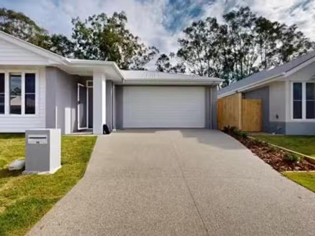 Nice 4 BR 86 Loupos Street, Pallara, QLD 4110
