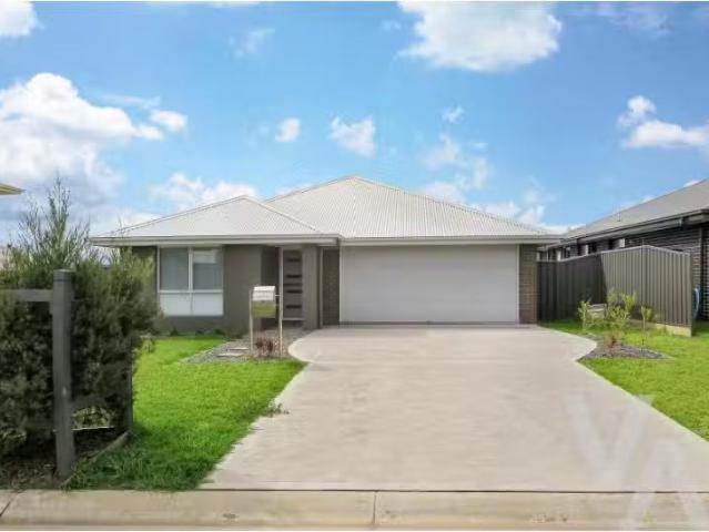 Unique 4 BR 8 Margan Street, Cliftleigh House for rent Listed.