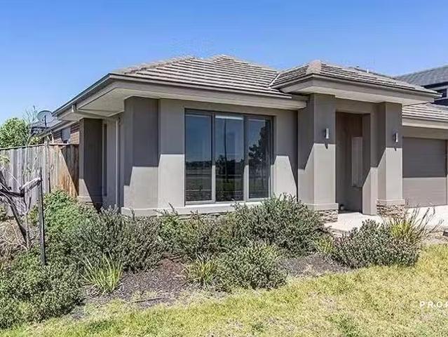 Deal! 4 BR 8 Capella Crescent, Williams Landing, VIC 3027