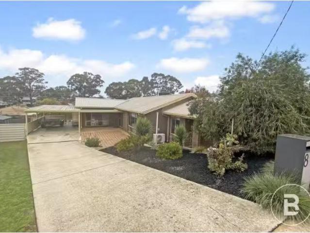 Unique 4 BR 8 Taplan Court, Golden Square House for rent List.
