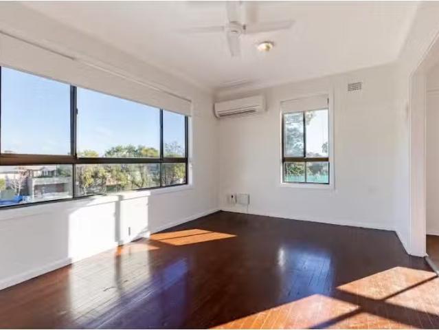 Charming 4 BR 93 Glebe Place, PENRITH House for rent Listed b.