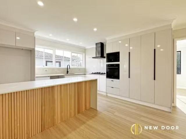 Deal! 4 BR 97 Copland Drive, MELBA House for rent Listed by A.
