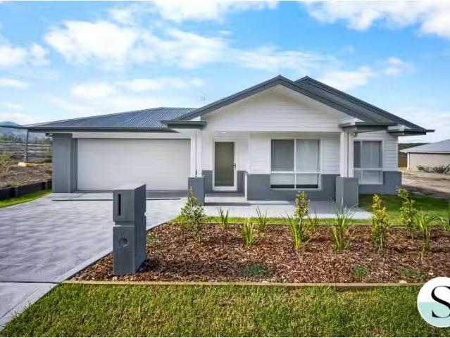 Cozy 4 BR 95 Yaguna Pde, Crangan Bay House for rent Listed by.