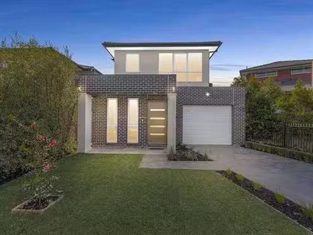 For Rent! 4 BR 96B Windella Crescent, Glen Waverley, VIC 3150