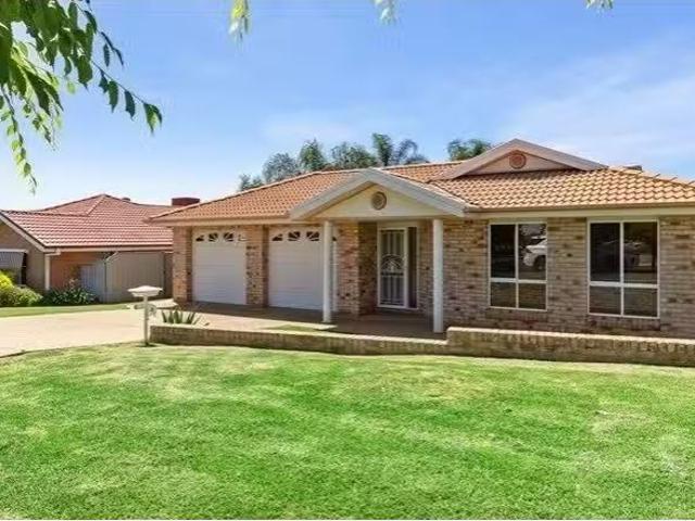 New 4 BR 9 Illeura Road, Bourkelands House for rent Listed by.