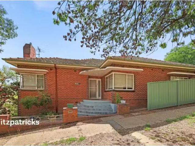 Charming 4 BR 13 Young Street, Turvey Park House for rent Lis.
