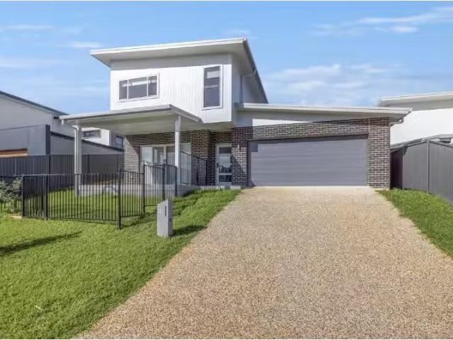 Unique 4 BR 13 Nevis Street, Lake Cathie House for rent Liste.