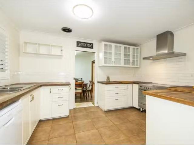 Just in! 4 BR 108 Mount View Avenue, Hazelbrook House for rent.