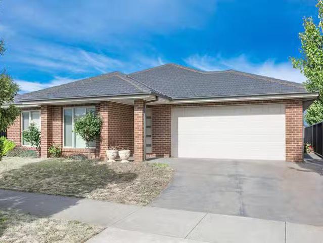 Deal! 4 BR 10 Wilmott Street, Lucas, VIC 3350