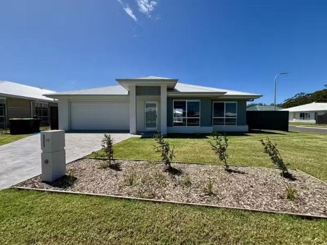 Unique 4 BR 10 Basil Street, MOONEE BEACH House for rent List.