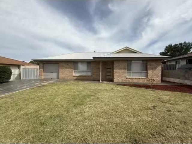 Unique 4 BR 10 Pinnaroo Place, Dubbo House for rent Listed by.