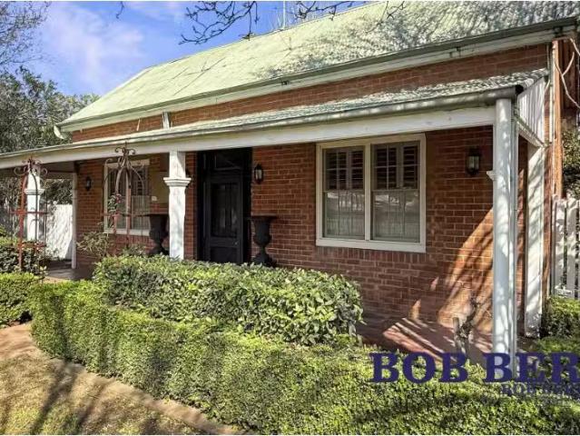 Rental! 4 BR 112 Meryula Street, Narromine House for rent Lis.