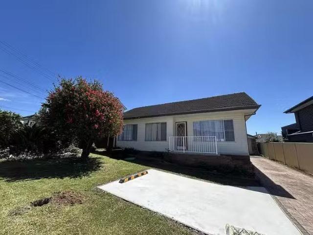 Cheap 4 BR 117 Newton Road, Blacktown, NSW 2148