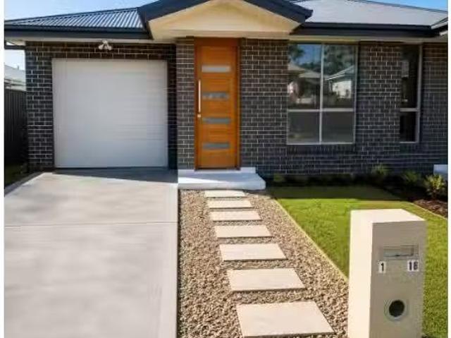 Unique 4 BR 1/18 Saxonvale Grove, CESSNOCK Townhouse for rent.