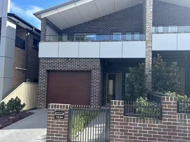 Cozy 4 BR 122A Maiden Street, Greenacre House for rent Listed.