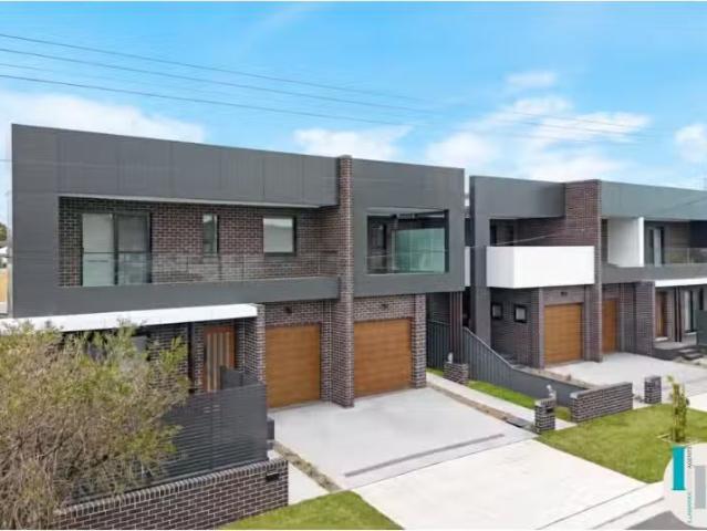 For Rent! 4 BR 127A & 127B Pur Pur Avenue, LAKE ILLAWARRA Town.