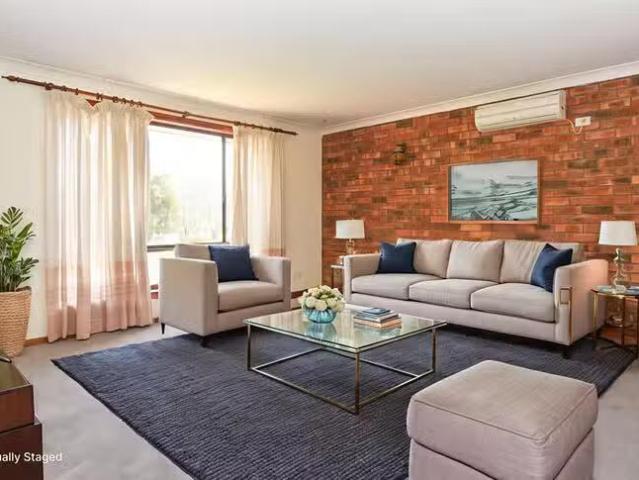 Cozy 4 BR 12 Ibis Crescent, Orange, NSW 2800