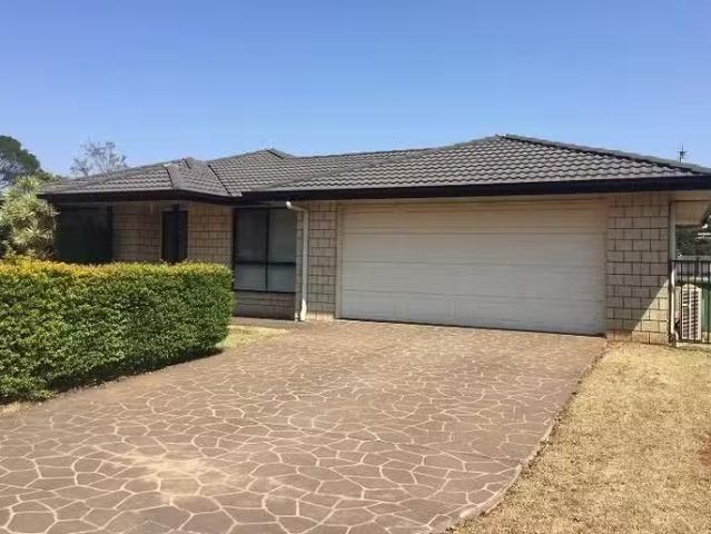 Cozy 4 BR 12 Rogers Drive, Highfields, QLD 4352