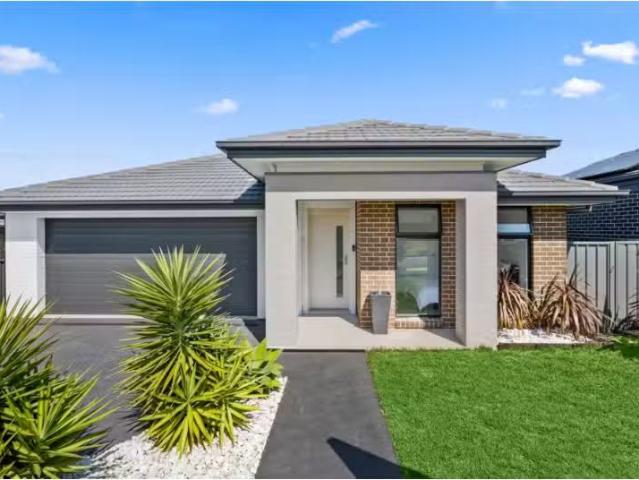 New 4 BR 17 Flannery Drive, CALDERWOOD House for rent Listed.
