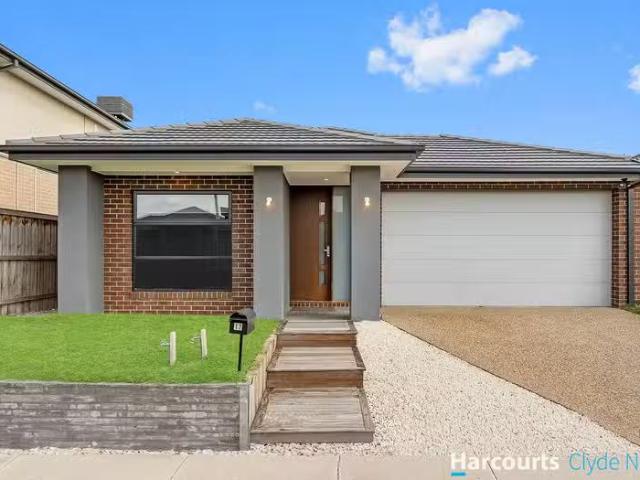 Cheap 4 BR 17 Gardenia Drive, BEACONSFIELD, VIC 3807 House f.