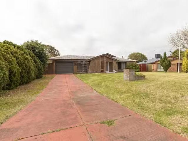 Cozy 4 BR 17 Mariano Court, Rockingham, WA 6168