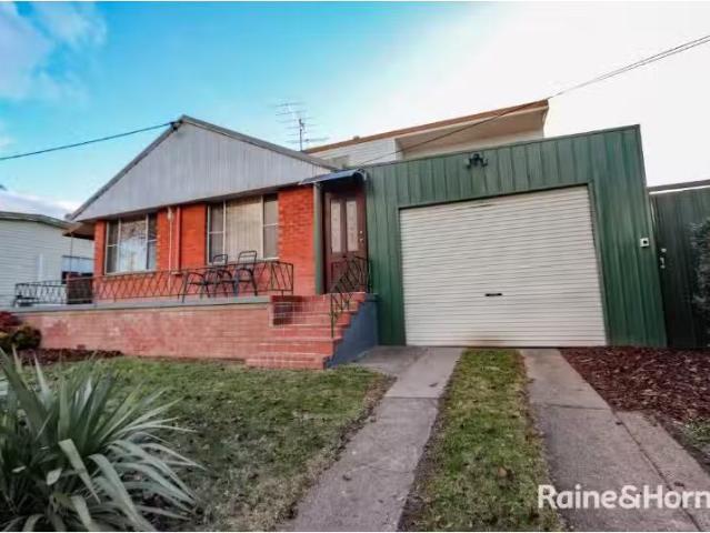 Deal! 4 BR 17 Raglan Street, SOUTH BATHURST House for rent Li.