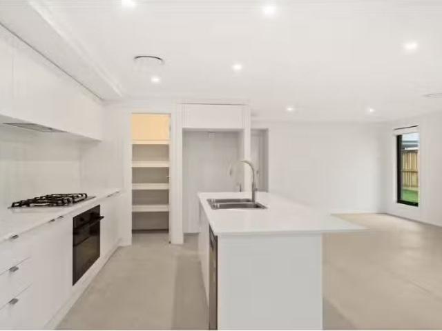 Deal! 4 BR 17 Rosella Avenue, MOSS VALE House for rent Listed.