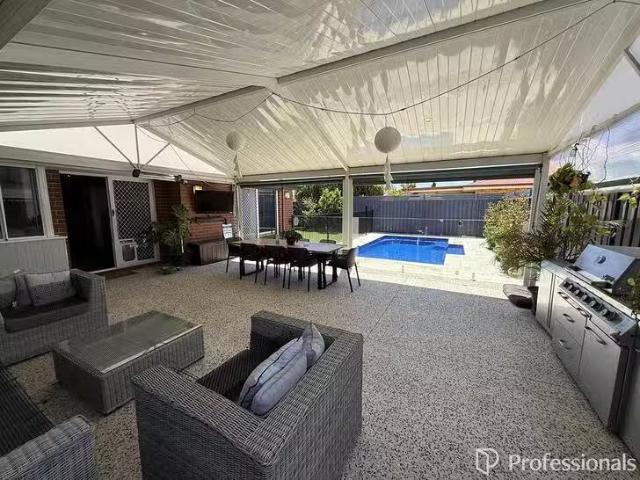 Nice 4 BR 14 Teakwood Loop, Thornlie, WA 6108