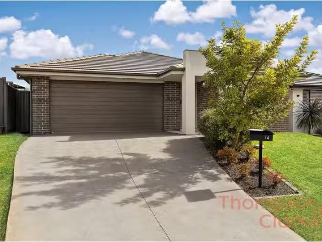 Deal! 4 BR 14 Chestnut Avenue, Gillieston Heights House for re.