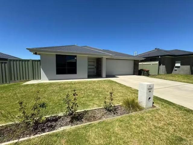 New 4 BR 14 Ivy Court, DUBBO House for rent Listed by Tina Ha.