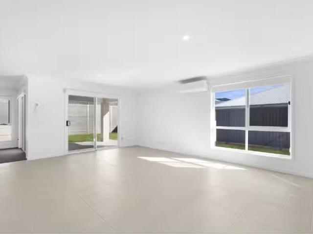 Charming 4 BR 14 Riberry Road, Port Macquarie House for rent.