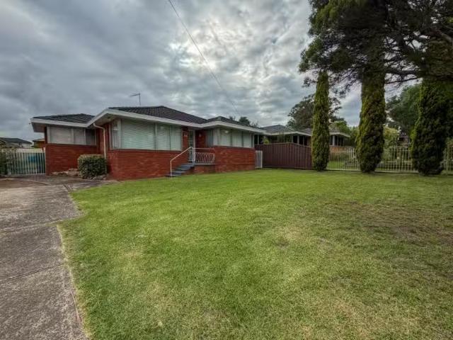 Deal! 4 BR 150 O'Sullivan Road, LEUMEAH House for rent Listed.
