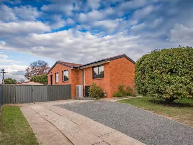 Rental! 4 BR 154 Ross Smith Cres, Scullin House for rent List.
